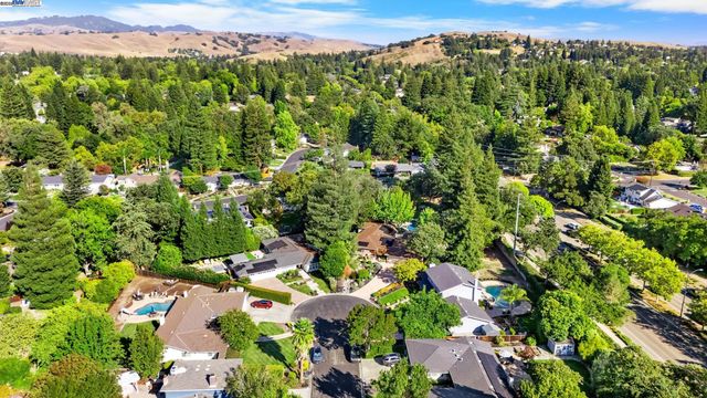 90 Princeton Ct, Danville, CA 94526