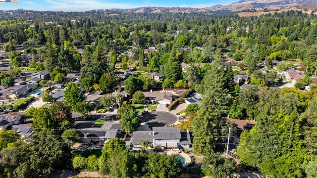 90 Princeton Ct, Danville, CA 94526