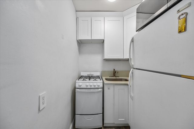 3976 57th St Apt 6E, New York City, NY 11377