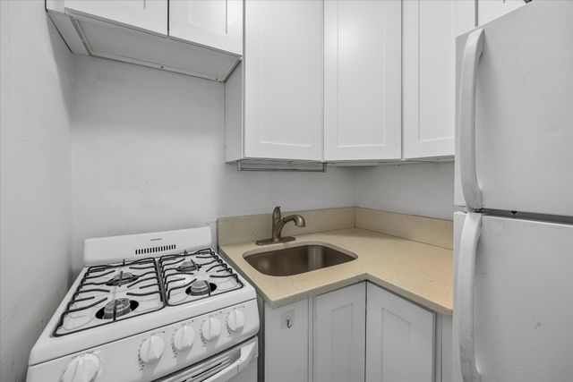 3976 57th St Apt 6E, New York City, NY 11377