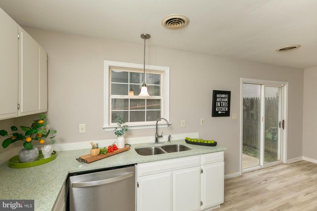 138 GEORGETOWN SQ, Martinsburg, WV 25401