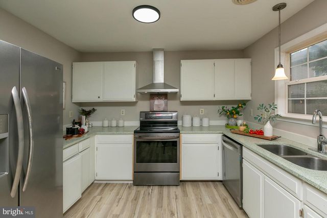 138 GEORGETOWN SQ, Martinsburg, WV 25401
