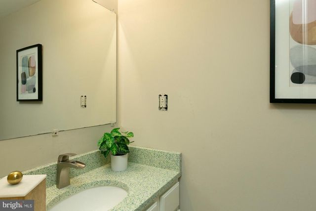 138 GEORGETOWN SQ, Martinsburg, WV 25401
