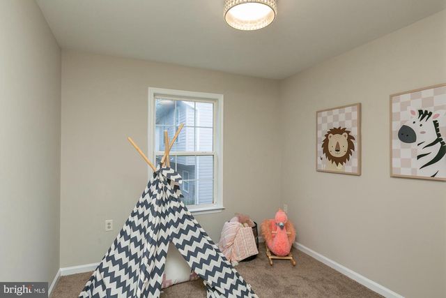 138 GEORGETOWN SQ, Martinsburg, WV 25401