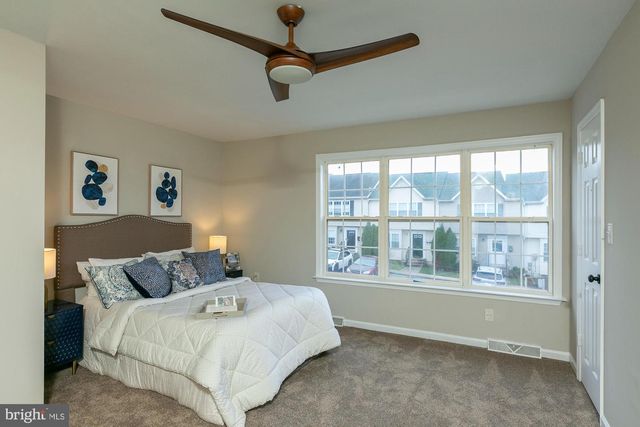 138 GEORGETOWN SQ, Martinsburg, WV 25401