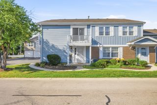 1645 Timber Trail D, Wheaton, IL 60189