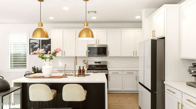 1918 W LARIAT Lane, Phoenix, AZ 85085