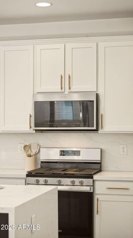 1918 W LARIAT Lane, Phoenix, AZ 85085