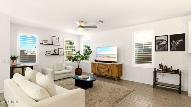 1918 W LARIAT Lane, Phoenix, AZ 85085