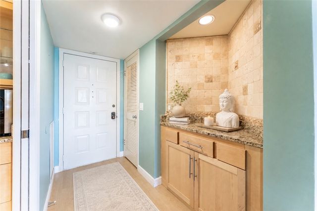 1850 Bay Road 3G, Vero Beach, FL 32963