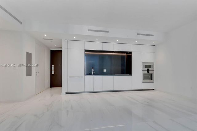 300 Biscayne Boulevard Way 3008W, Miami, FL 33131