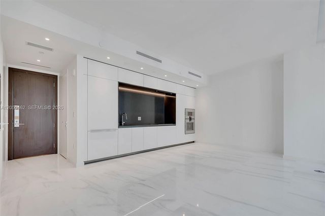300 Biscayne Boulevard Way 3008W, Miami, FL 33131