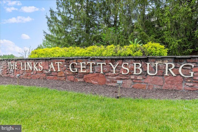 4 COTTAGE LN, Gettysburg, PA 17325