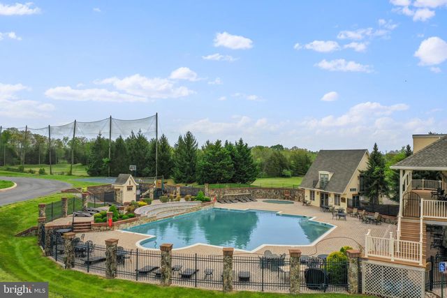 4 COTTAGE LN, Gettysburg, PA 17325