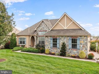 4 COTTAGE LN, Gettysburg, PA 17325