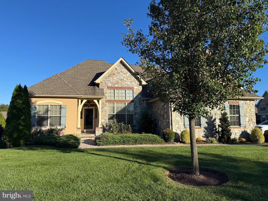 4 COTTAGE LN, Gettysburg, PA 17325