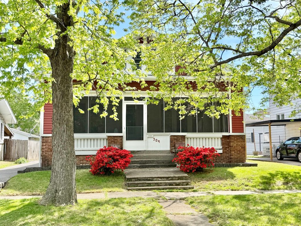 Image 1 of property listing at 309 Leafland Avenue, Centralia, IL 62801