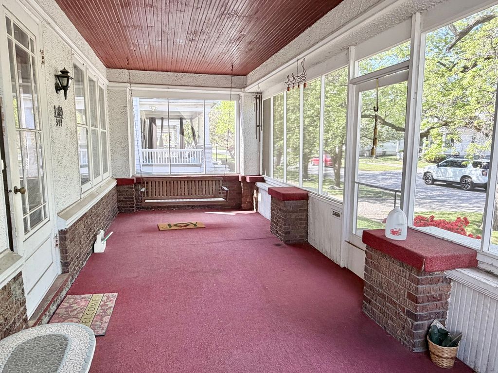 Image 2 of property listing at 309 Leafland Avenue, Centralia, IL 62801