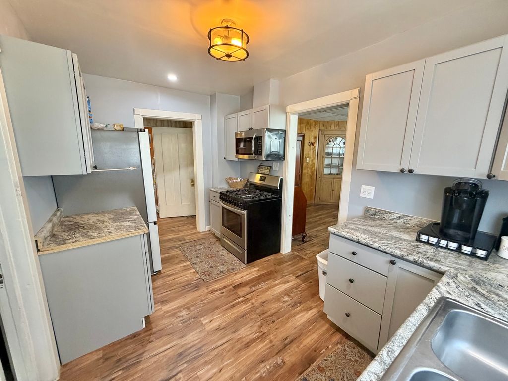 Image 4 of property listing at 309 Leafland Avenue, Centralia, IL 62801