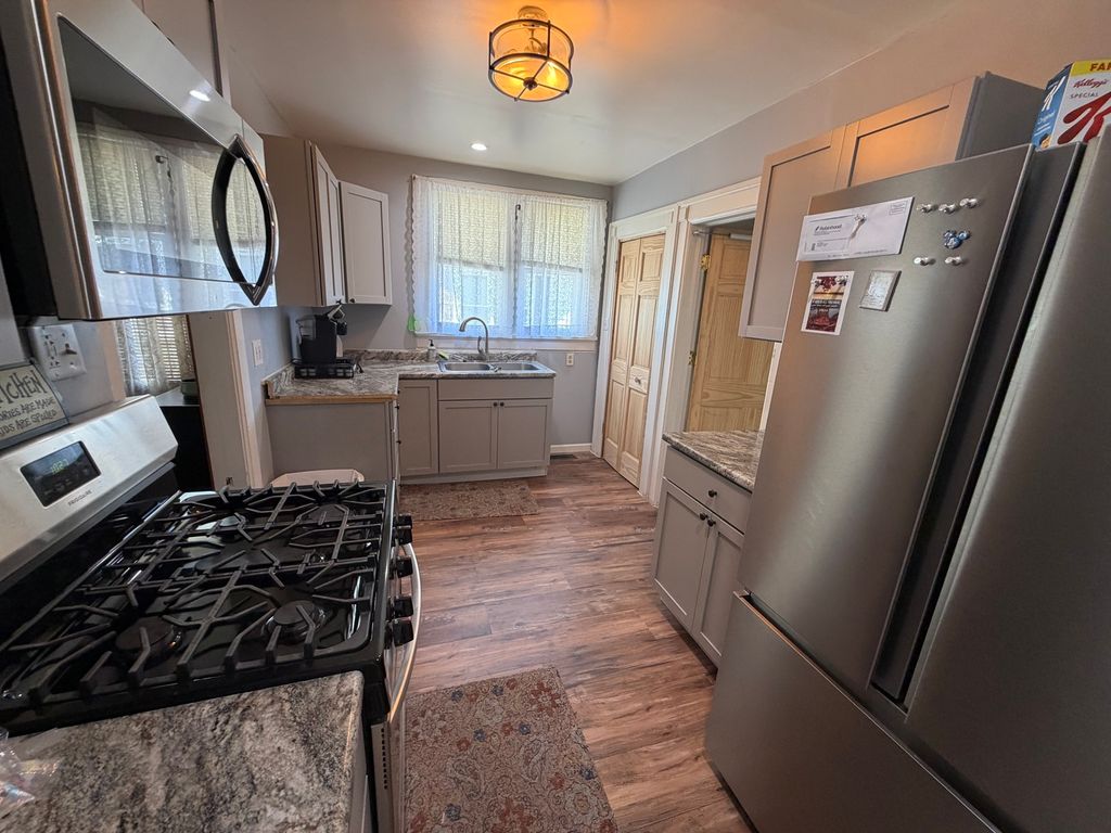 Image 5 of property listing at 309 Leafland Avenue, Centralia, IL 62801