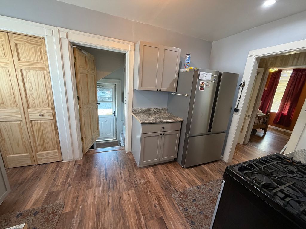 Image 6 of property listing at 309 Leafland Avenue, Centralia, IL 62801