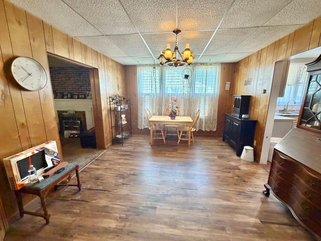 Image 7 of property listing at 309 Leafland Avenue, Centralia, IL 62801