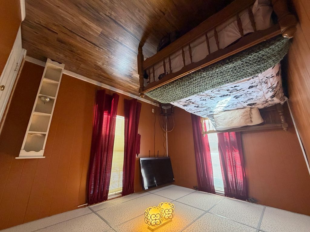 Image 9 of property listing at 309 Leafland Avenue, Centralia, IL 62801