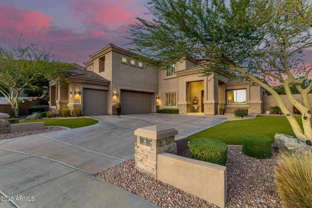 203 W DESERT FLOWER Lane, Phoenix, AZ 85045