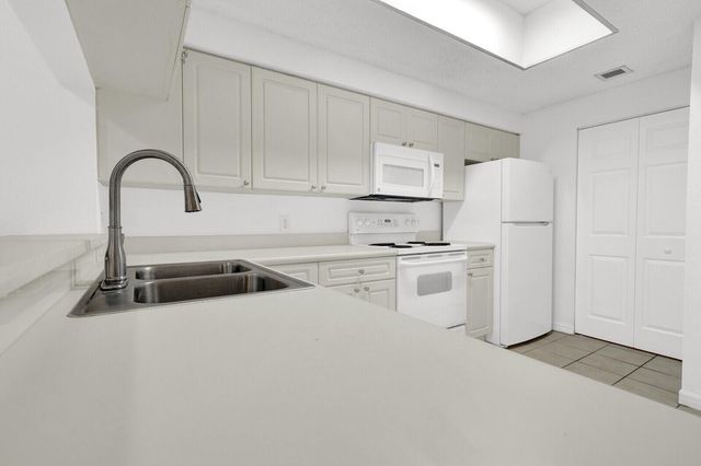 2728 Anzio Court 108, Palm Beach Gardens, FL 33410