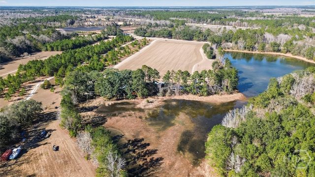 348 Lennies Pond Road, Ellabell, GA 31308