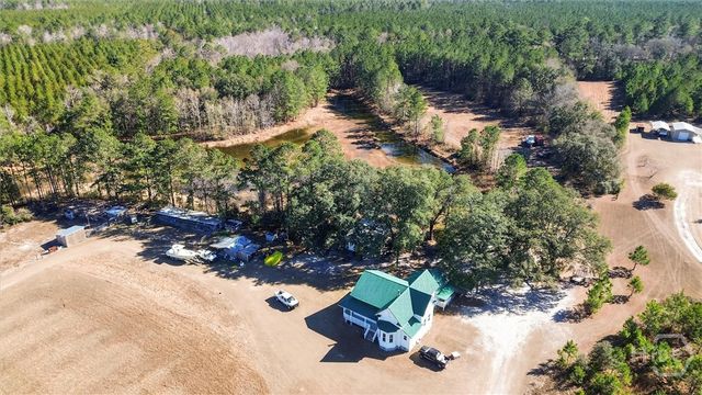 348 Lennies Pond Road, Ellabell, GA 31308