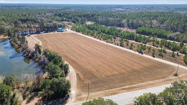 348 Lennies Pond Road, Ellabell, GA 31308