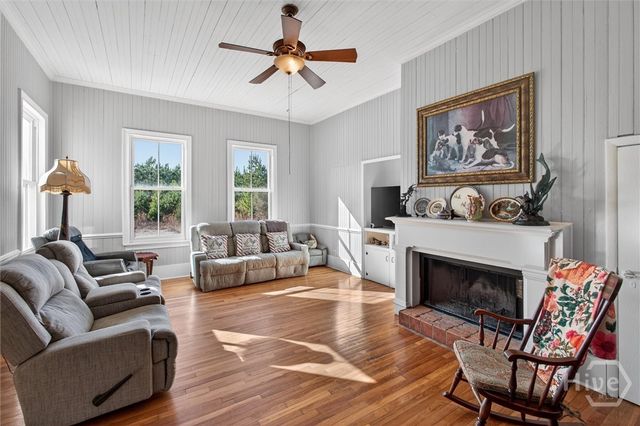 348 Lennies Pond Road, Ellabell, GA 31308