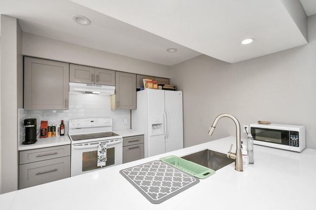 6111 Beverly Hill Street 62, Houston, TX 77057