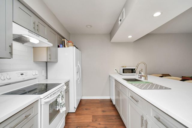 6111 Beverly Hill Street 62, Houston, TX 77057