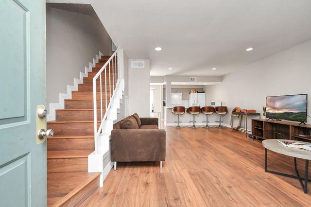 6111 Beverly Hill Street 62, Houston, TX 77057