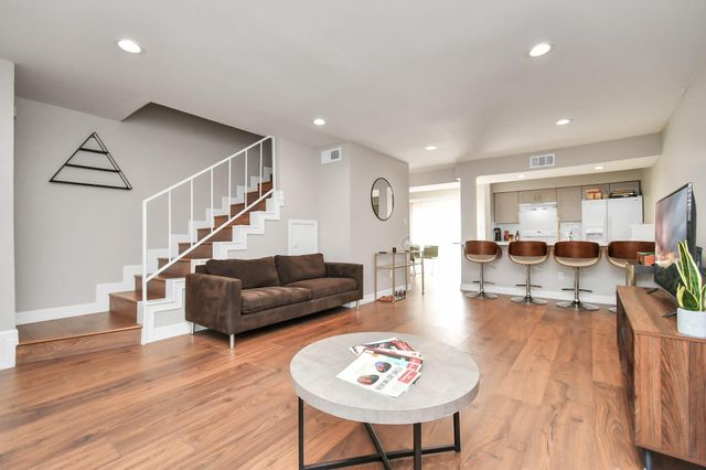 6111 Beverly Hill Street 62, Houston, TX 77057