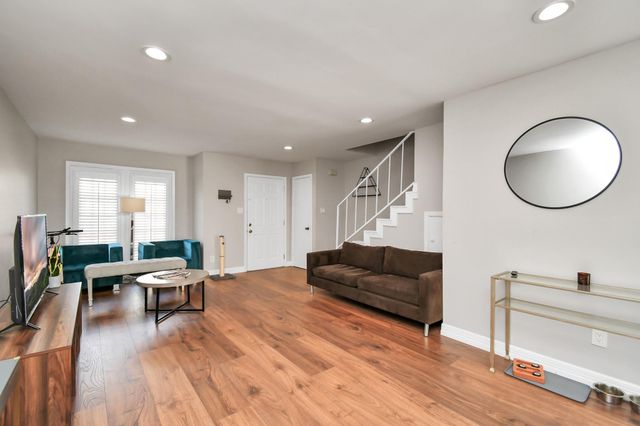 6111 Beverly Hill Street 62, Houston, TX 77057