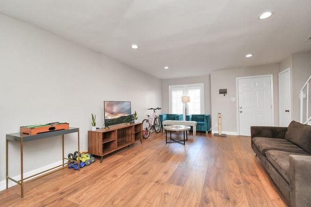 6111 Beverly Hill Street 62, Houston, TX 77057