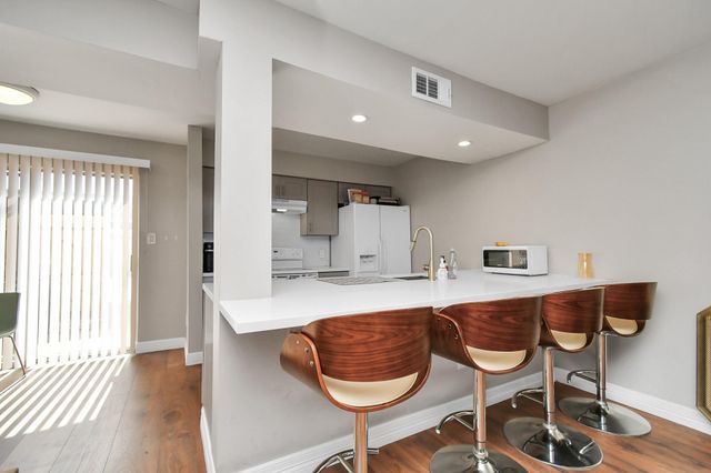 6111 Beverly Hill Street 62, Houston, TX 77057