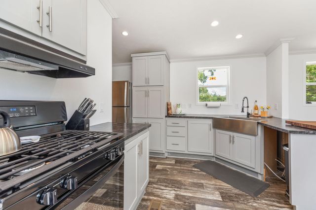 500 Briggs Road, Walnut Shade, MO 65771