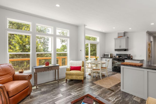 500 Briggs Road, Walnut Shade, MO 65771