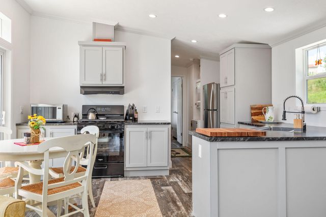 500 Briggs Road, Walnut Shade, MO 65771