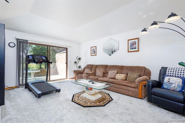 34457 Maple Lane Drive, Sterling Heights, MI 48312