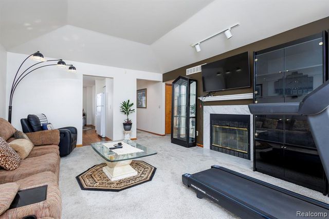 34457 Maple Lane Drive, Sterling Heights, MI 48312