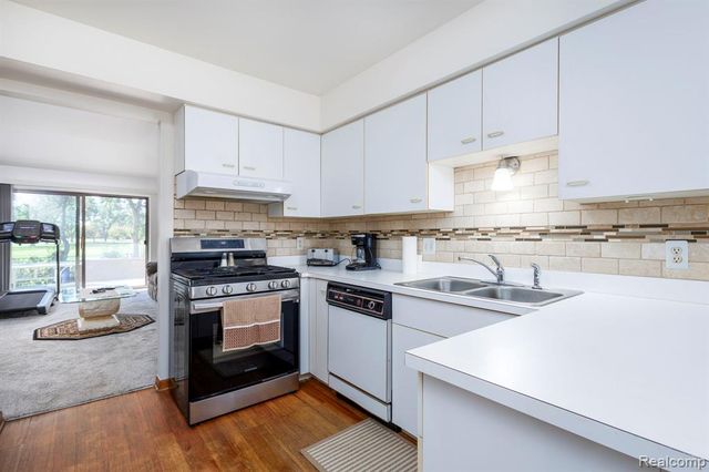 34457 Maple Lane Drive, Sterling Heights, MI 48312