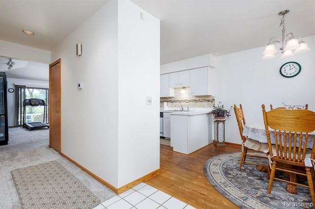 34457 Maple Lane Drive, Sterling Heights, MI 48312