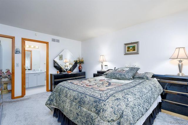 34457 Maple Lane Drive, Sterling Heights, MI 48312