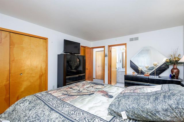 34457 Maple Lane Drive, Sterling Heights, MI 48312