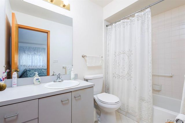 34457 Maple Lane Drive, Sterling Heights, MI 48312